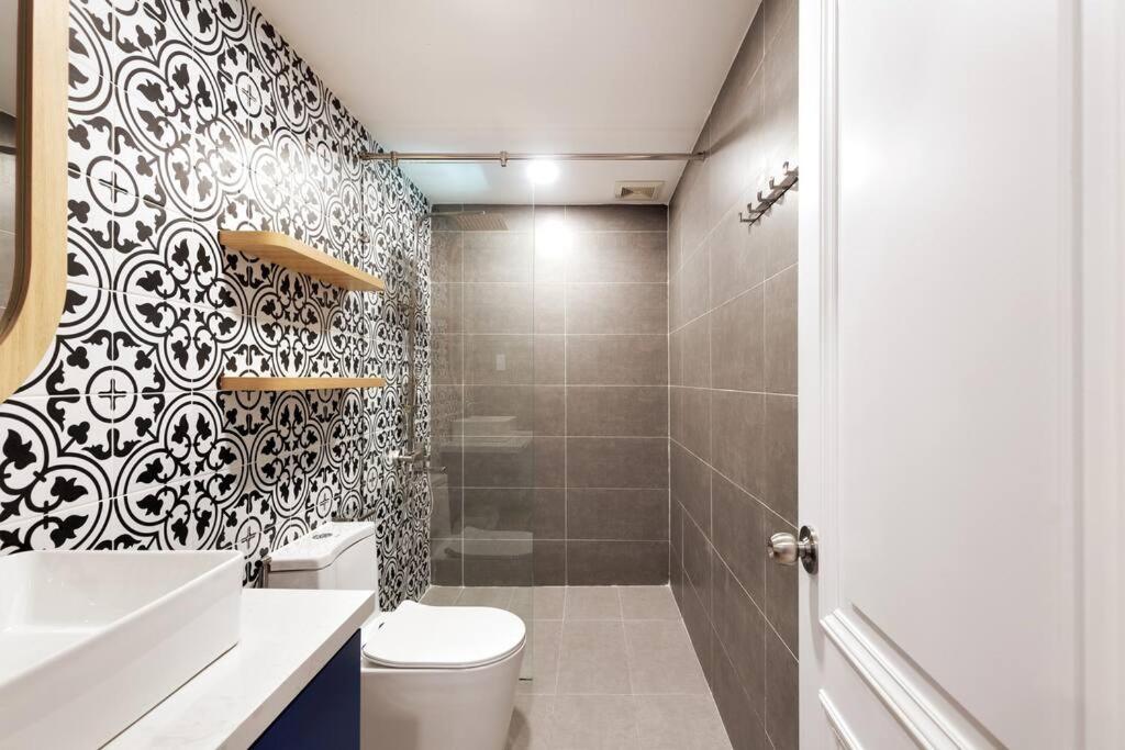 Modern, Cozy & Fully Equipped 2Br Apt In D4, 5M To D1 Hô Chi Minh-Ville Extérieur photo